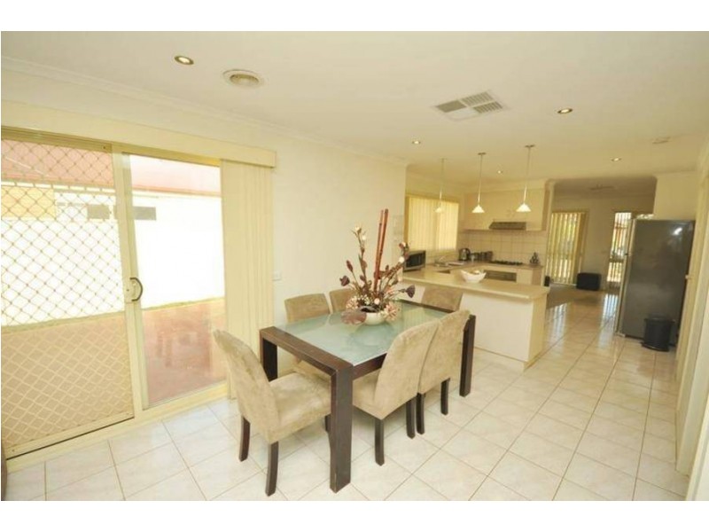 11 Limpopa Square, Roxburgh Park VIC 3064