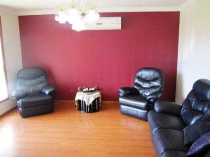 1/10 Pinnaroo Circuit, Meadow Heights VIC 3048