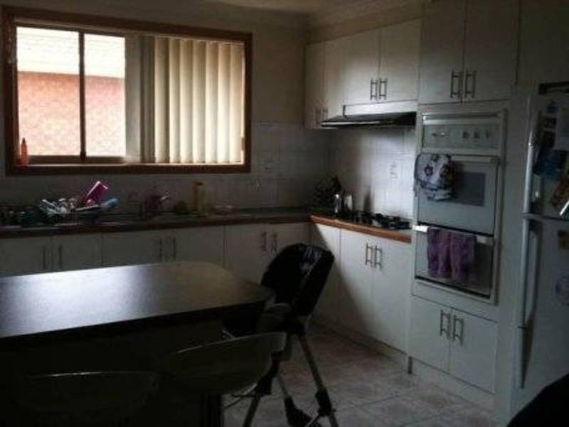 1/10 Pinnaroo Circuit, Meadow Heights VIC 3048