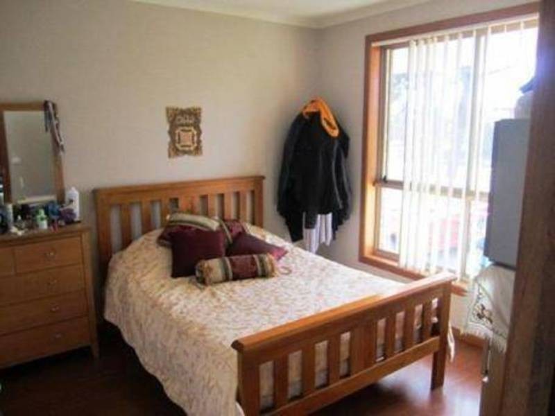 1/10 Pinnaroo Circuit, Meadow Heights VIC 3048