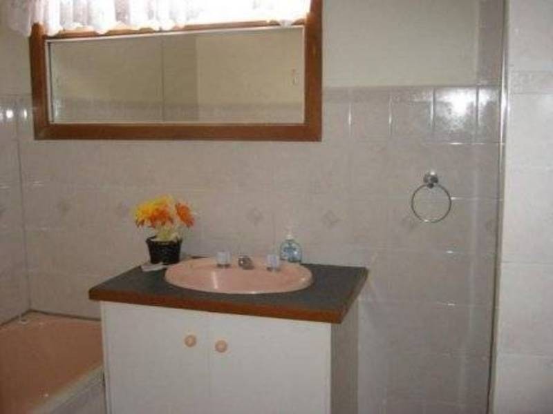 1/10 Pinnaroo Circuit, Meadow Heights VIC 3048