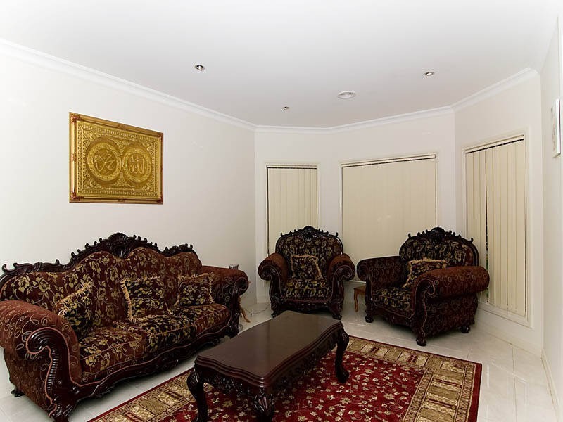 55 Villawood Avenue, Roxburgh Park VIC 3064