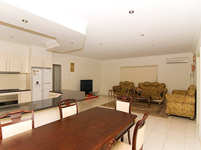 55 Villawood Avenue, Roxburgh Park VIC 3064