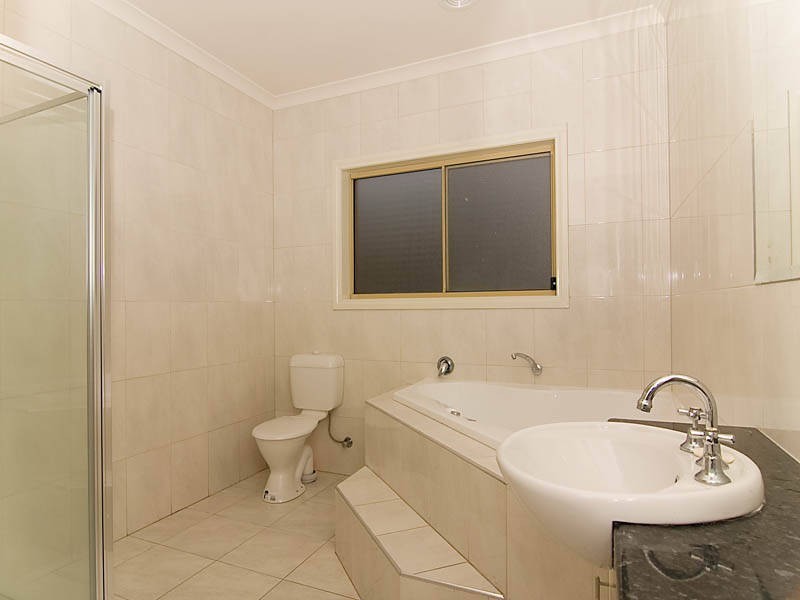 55 Villawood Avenue, Roxburgh Park VIC 3064