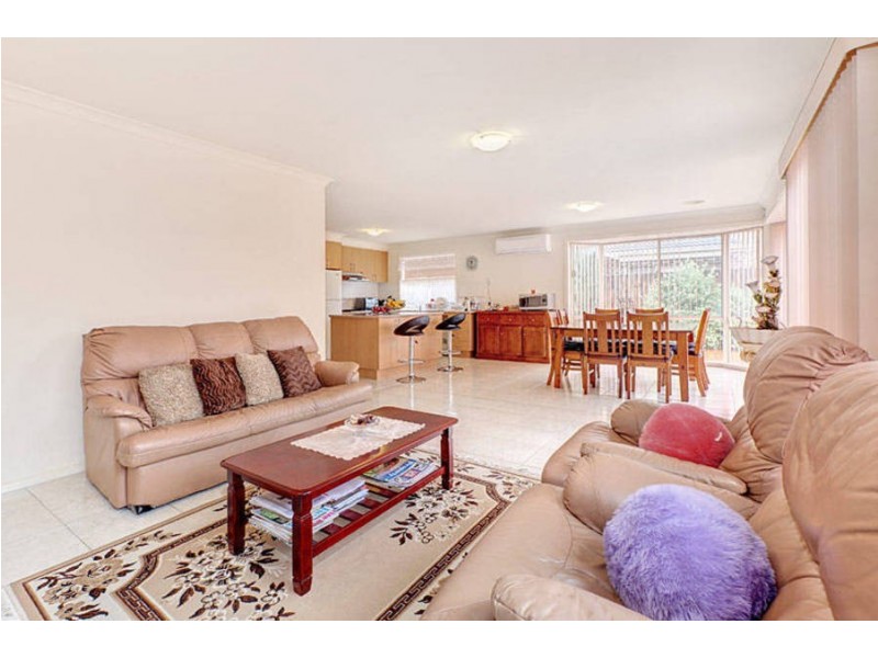 8 Villawood Avenue, Roxburgh Park VIC 3064