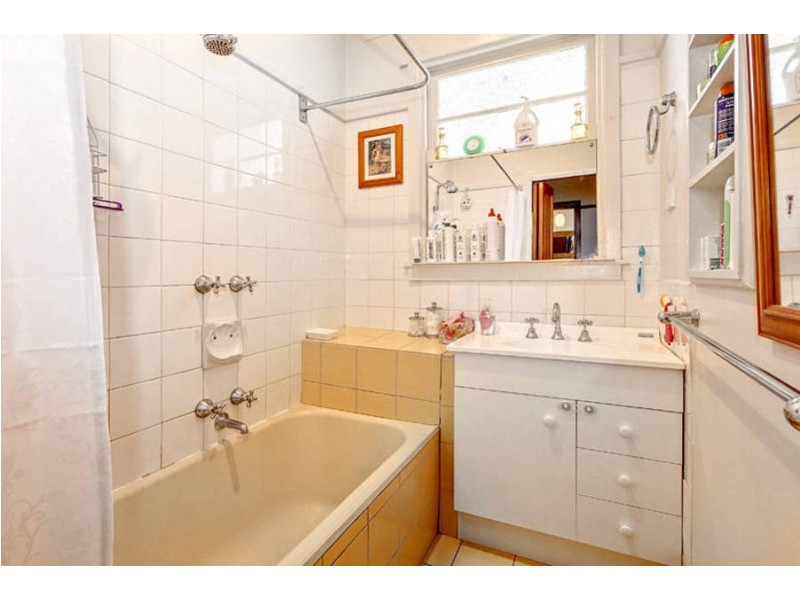 48 VIEW STREET, Glenroy VIC 3046