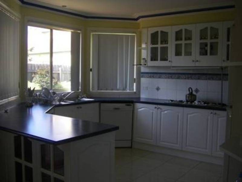 4 Bonney Place, Roxburgh Park VIC 3064