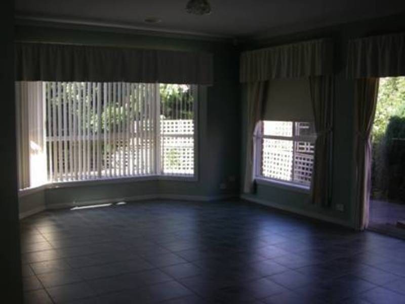 39 Rio Grande Drive, Roxburgh Park VIC 3064