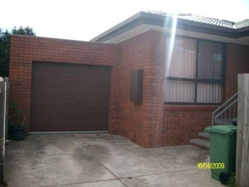 2/7 Pinnaroo Circuit, Meadow Heights VIC 3048