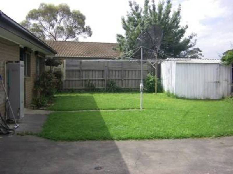 8 Denver Court, Meadow Heights VIC 3048