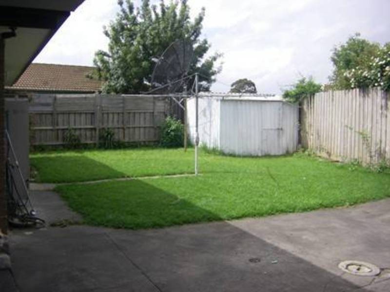 8 Denver Court, Meadow Heights VIC 3048