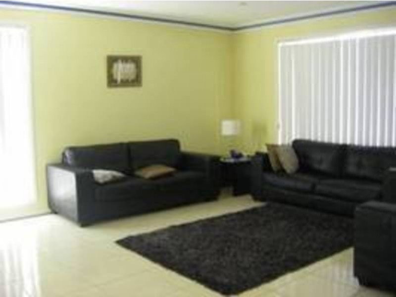 4 Bonney Place, Roxburgh Park VIC 3064