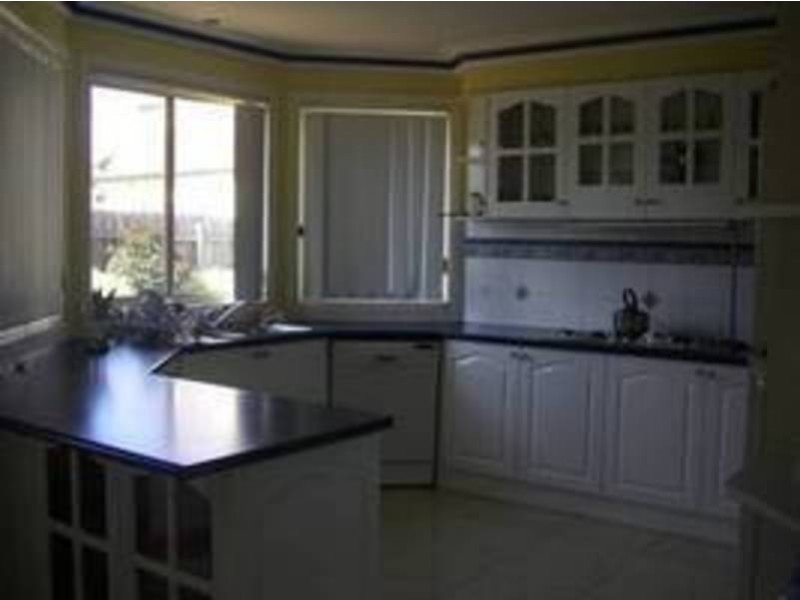 4 Bonney Place, Roxburgh Park VIC 3064