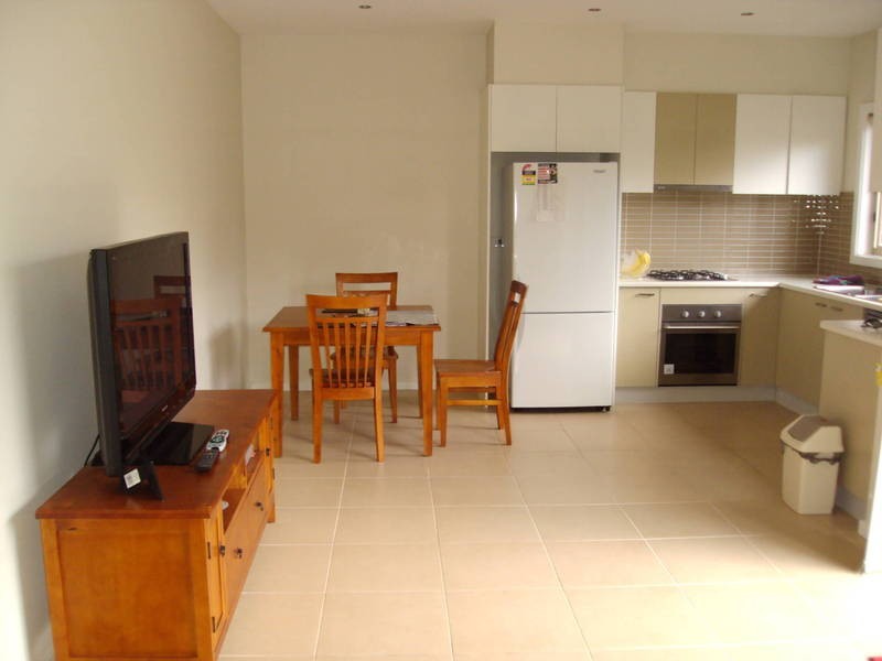 2/7  Leonard Avenue, Glenroy VIC 3046