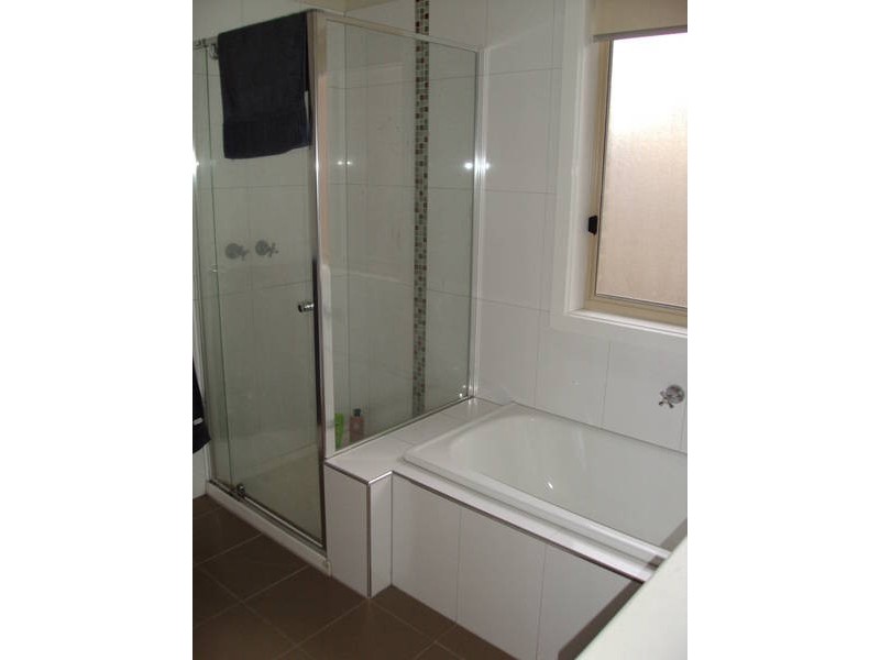 2/7  Leonard Avenue, Glenroy VIC 3046