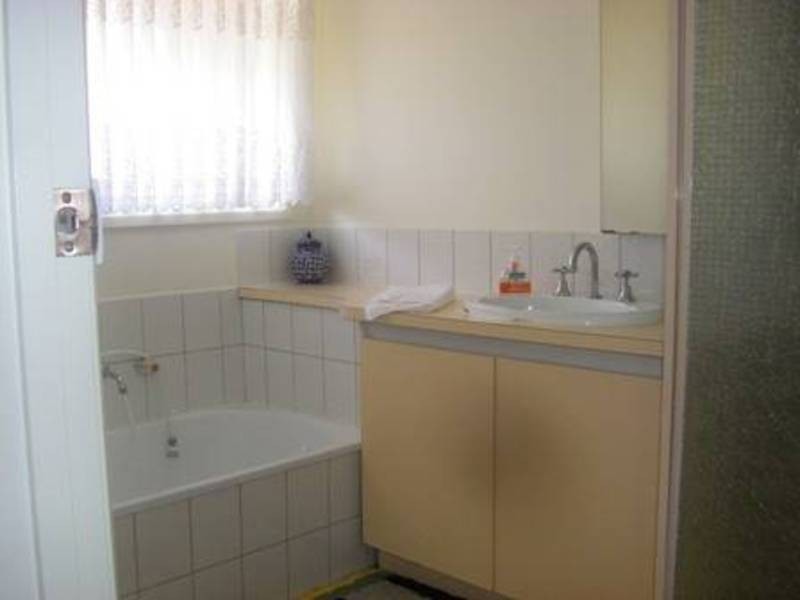 99 Ashleigh Crescent, Meadow Heights VIC 3048