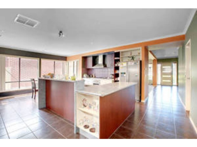 6 Wild Crescent, Roxburgh Park VIC 3064