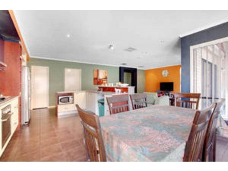 6 Wild Crescent, Roxburgh Park VIC 3064