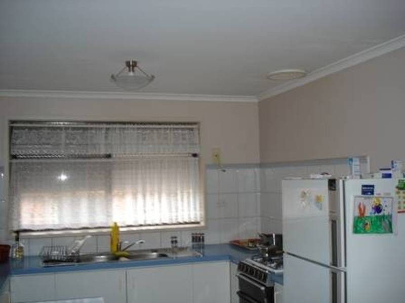 1/8  Karoonda Court, Meadow Heights VIC 3048