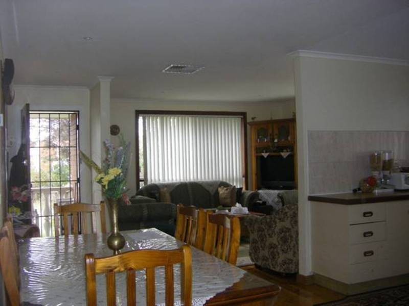 2/8 Bond Court, Meadow Heights VIC 3048