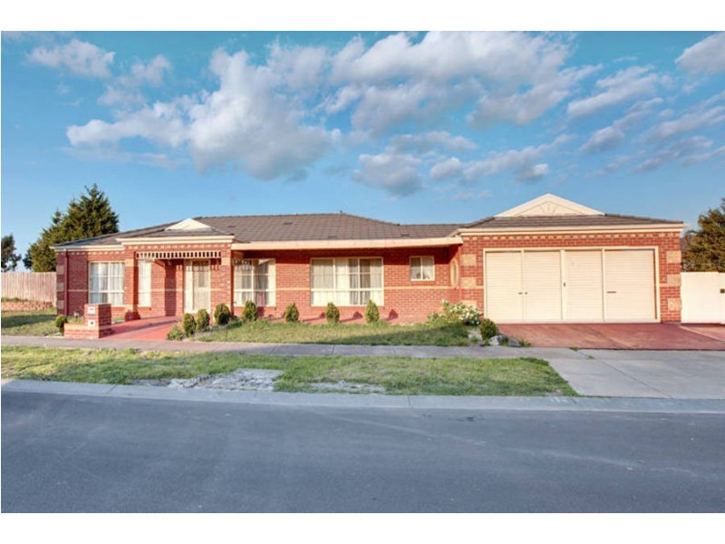 114 Rossiter Avenue, Roxburgh Park VIC 3064