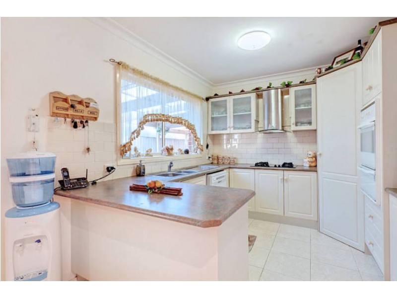 114 Rossiter Avenue, Roxburgh Park VIC 3064