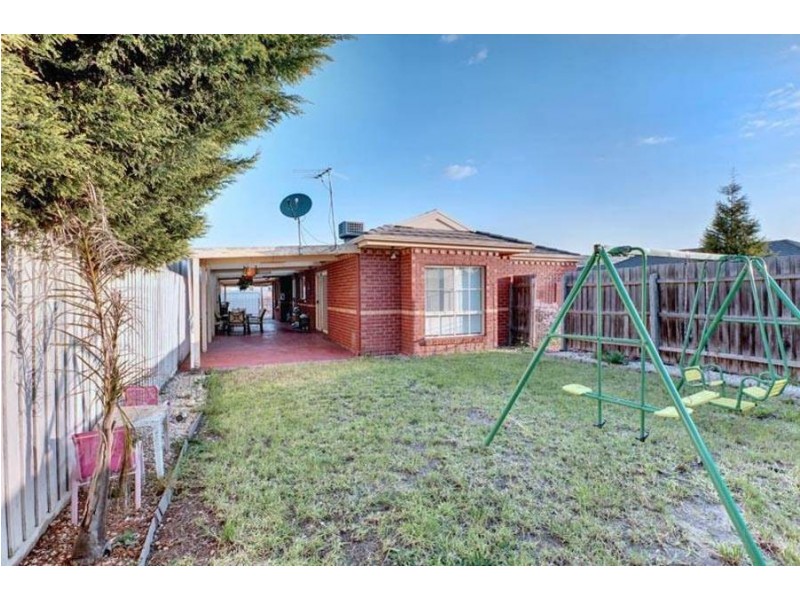 114 Rossiter Avenue, Roxburgh Park VIC 3064