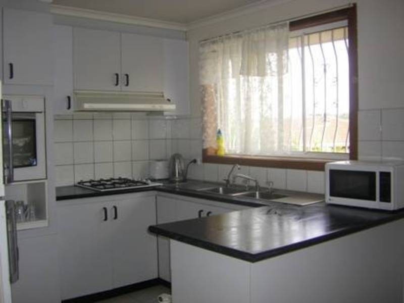 29 Bicentennial Crescent, Meadow Heights VIC 3048