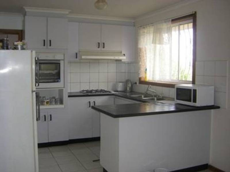 29 Bicentennial Crescent, Meadow Heights VIC 3048