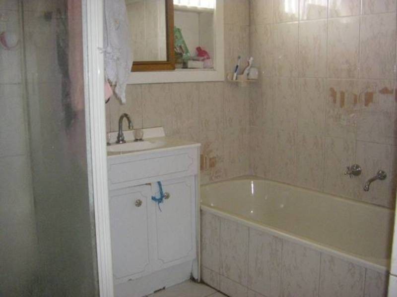 2/8  Bond Court, Meadow Heights VIC 3048