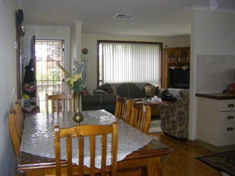 2/8  Bond Court, Meadow Heights VIC 3048