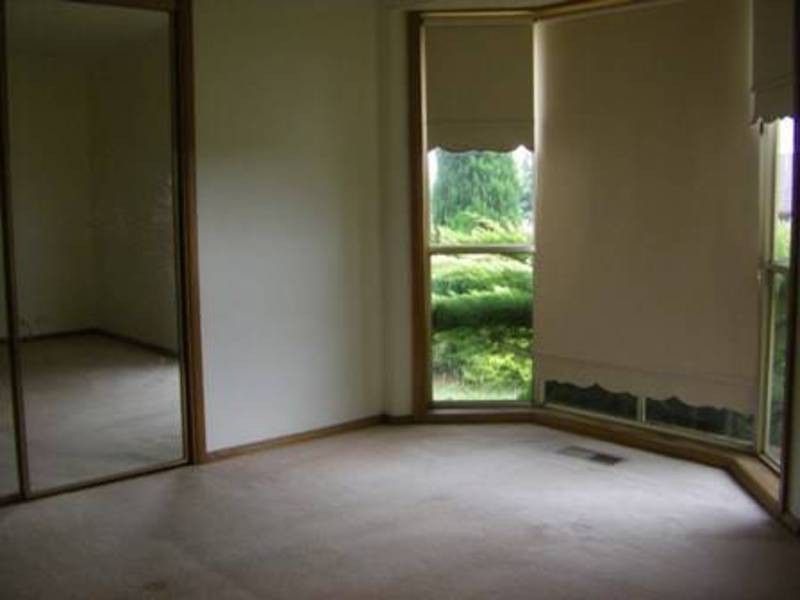 8 Buxton Cout, Meadow Heights VIC 3048