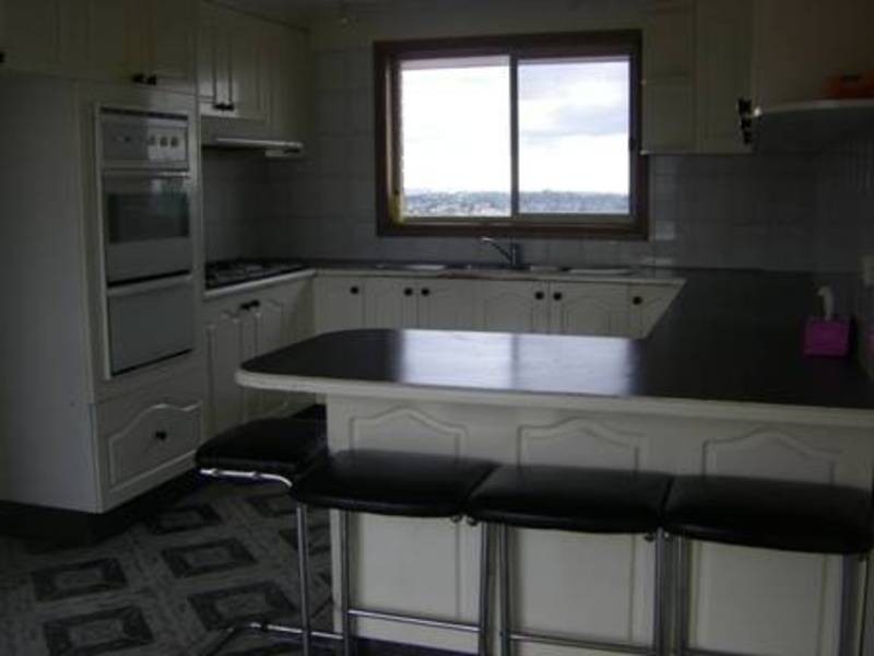 8 Buxton Cout, Meadow Heights VIC 3048