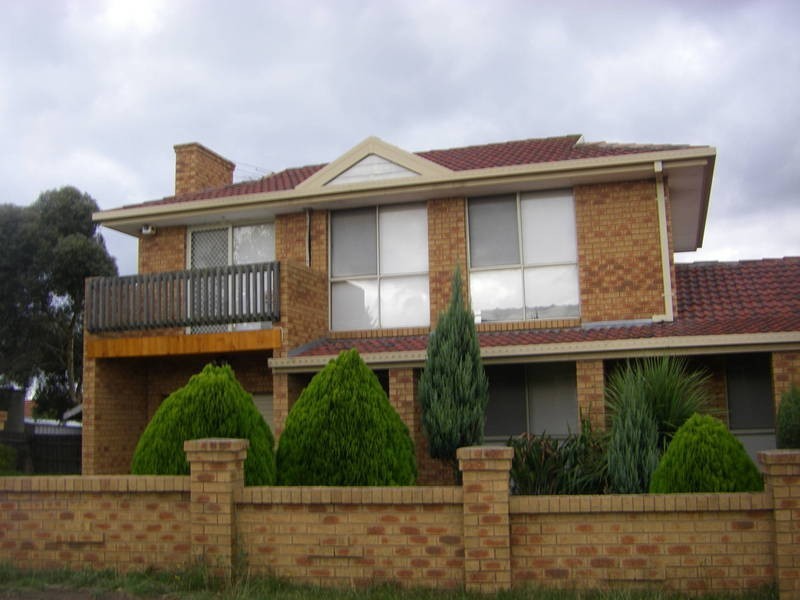 8 Buxton Cout, Meadow Heights VIC 3048