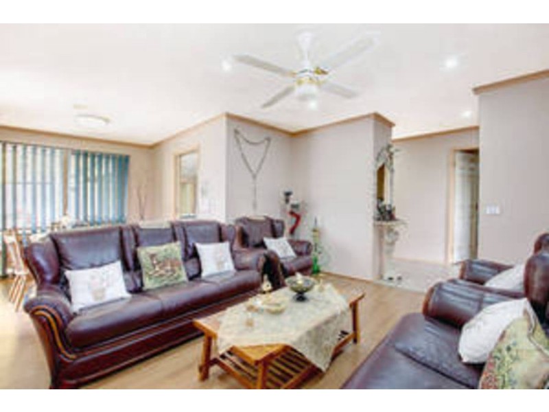 6 Wintle Close, Roxburgh Park VIC 3064