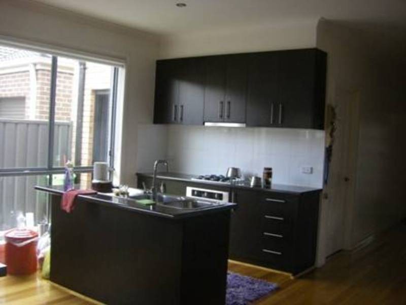 18 Ebony Circuit, Craigieburn VIC 3064