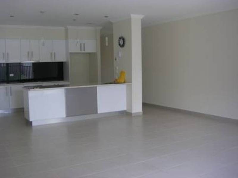 50 Coronet Avenue, Roxburgh Park VIC 3064