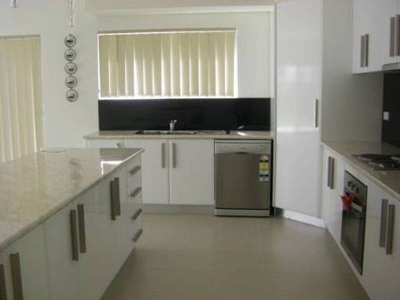 50 Coronet Avenue, Roxburgh Park VIC 3064