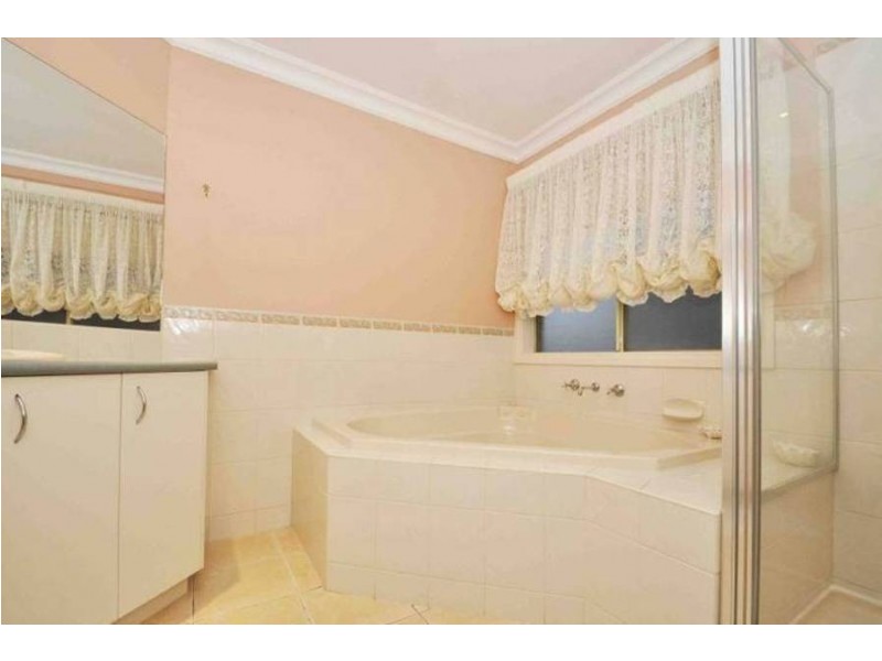 7 Hurley Rise, Roxburgh Park VIC 3064