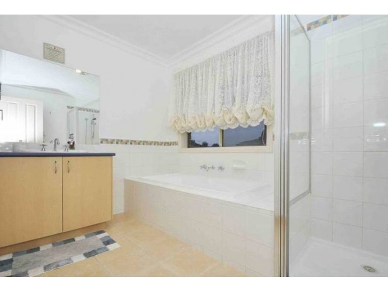 7 Hurley Rise, Roxburgh Park VIC 3064