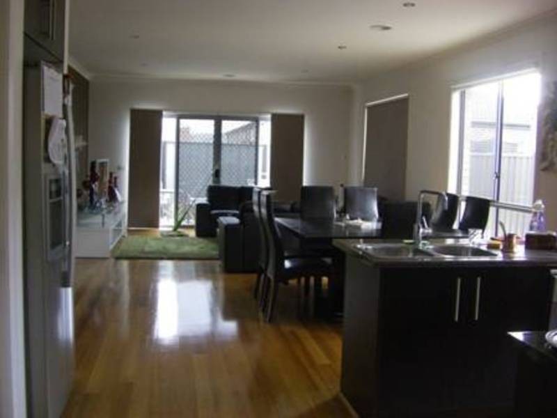 18 Ebony Circuit, Craigieburn VIC 3064