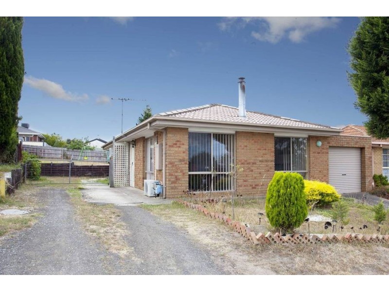 8 Themeda Court, Meadow Heights VIC 3048