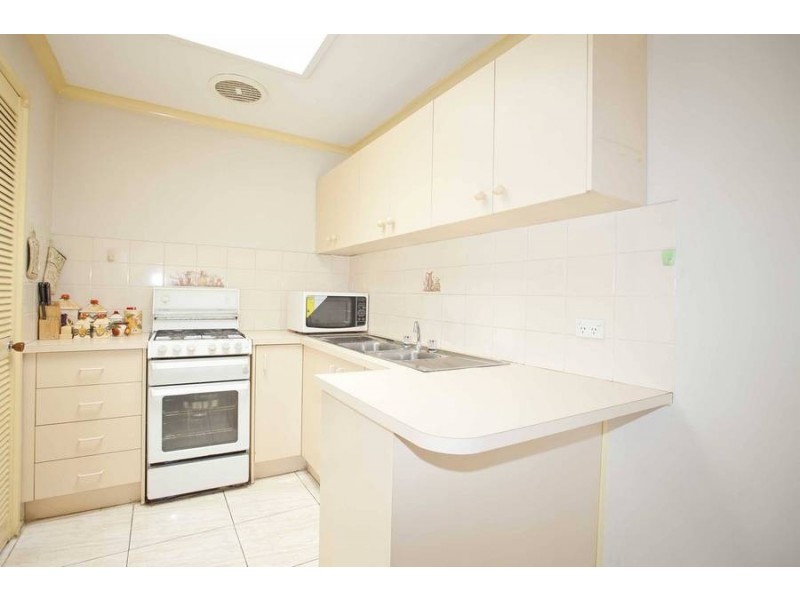 8 Themeda Court, Meadow Heights VIC 3048