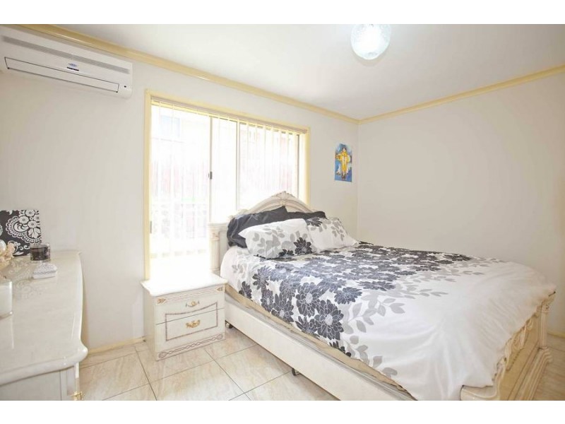 8 Themeda Court, Meadow Heights VIC 3048