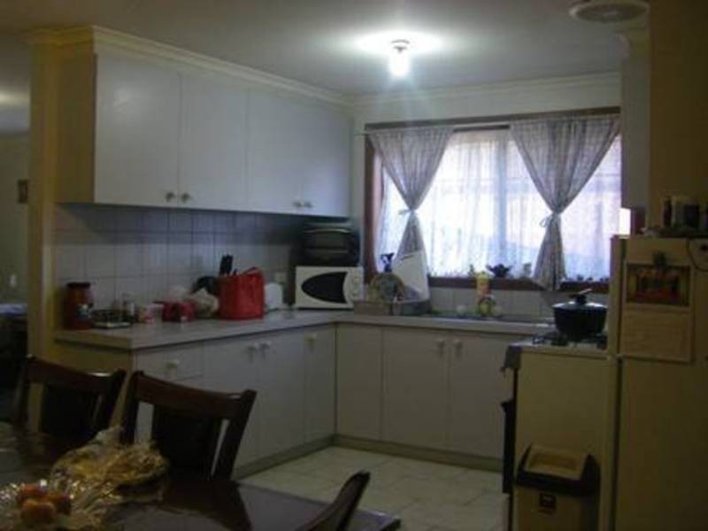 1/8 Yaralla Court, Meadow Heights VIC 3048