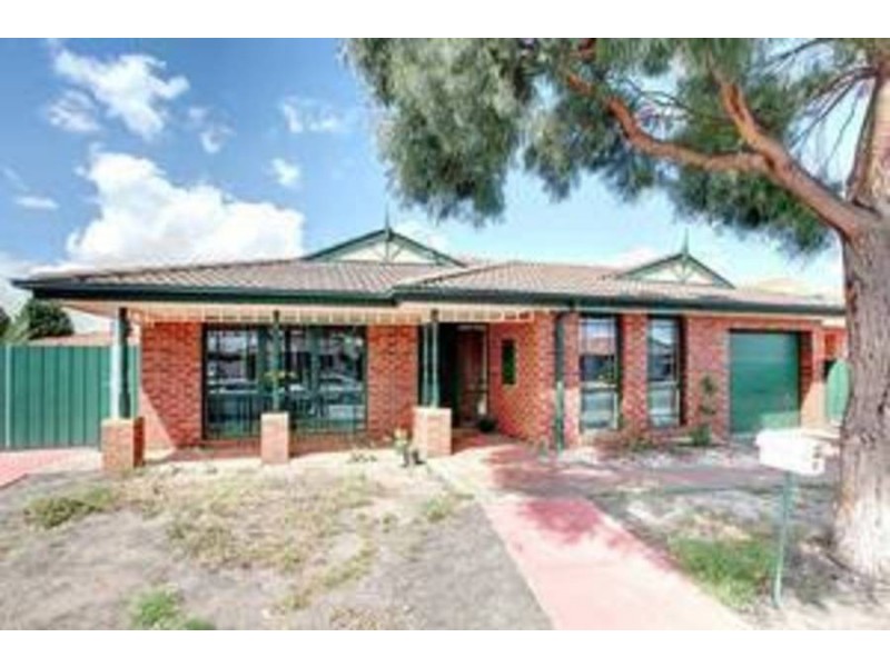 6 Wintle Close, Roxburgh Park VIC 3064