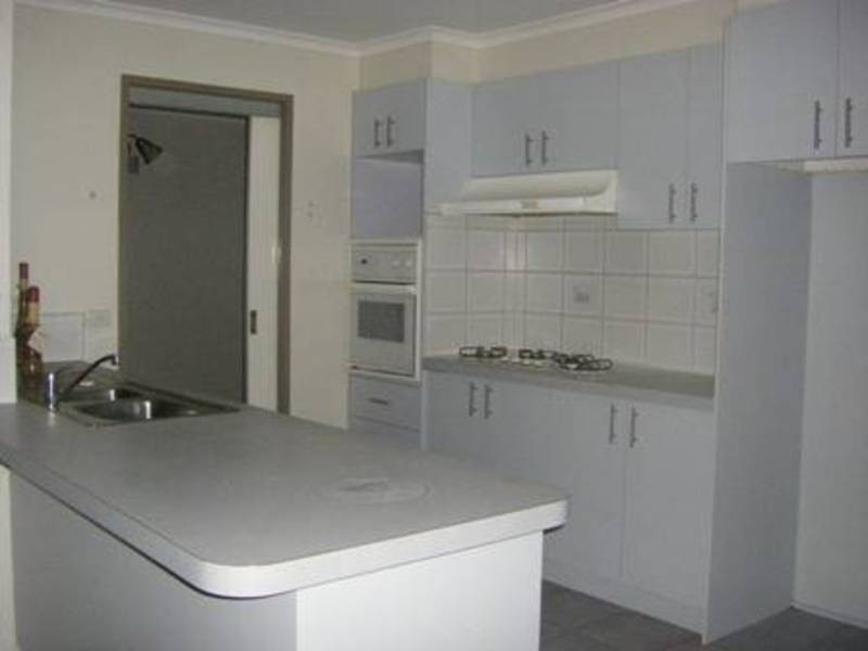 121 Lightwood Crescent, Meadow Heights VIC 3048