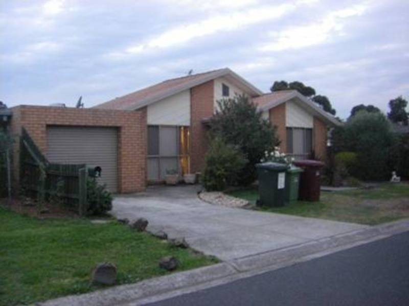 2 Landles Rise, Roxburgh Park VIC 3064