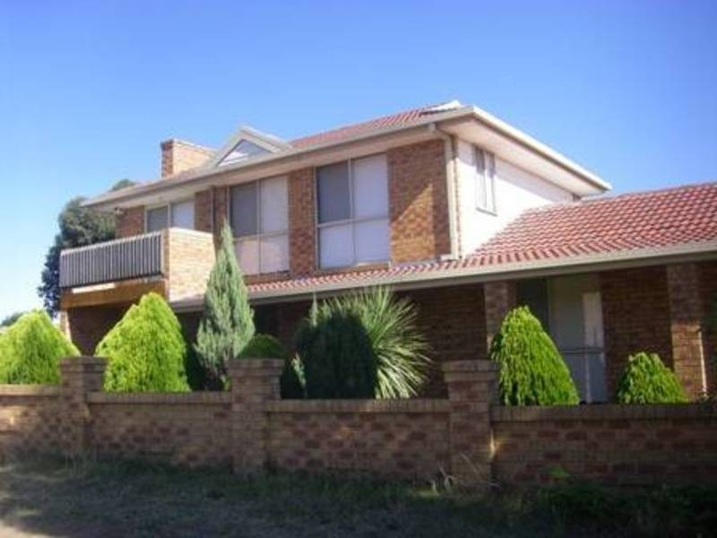 8 Buxton Court, Meadow Heights VIC 3048