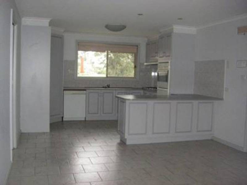 10 Woodworth Circuit, Roxburgh Park VIC 3064